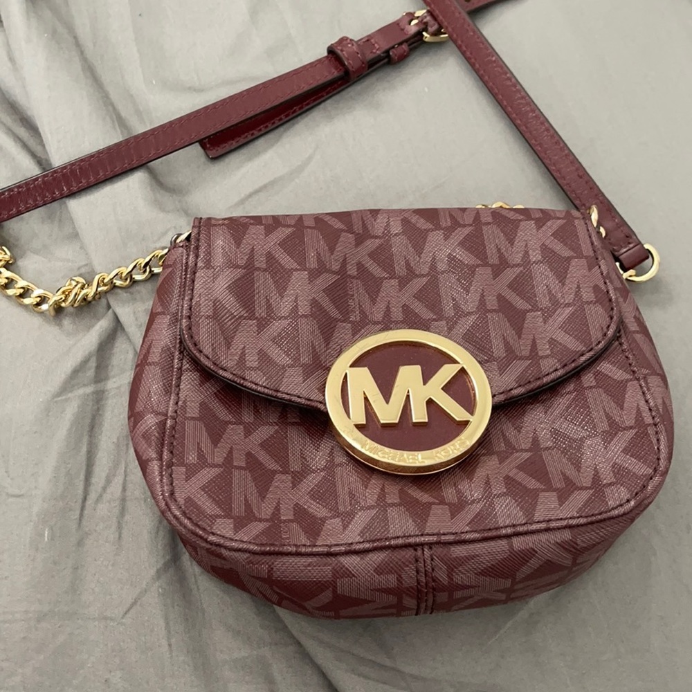 Micheal kors crossbody purse